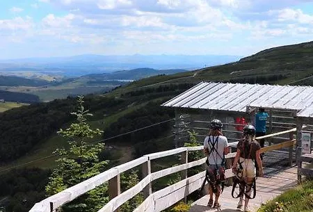 4 Personnes Avec Piscine, Wifi, Garage Apartment